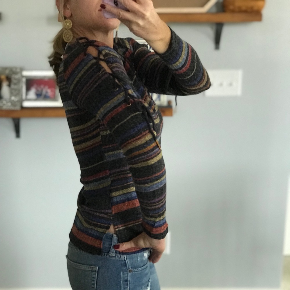 ❤️1 LG❤️Multi Color Stripe Tie Sleeve Top - Picture 4 of 7